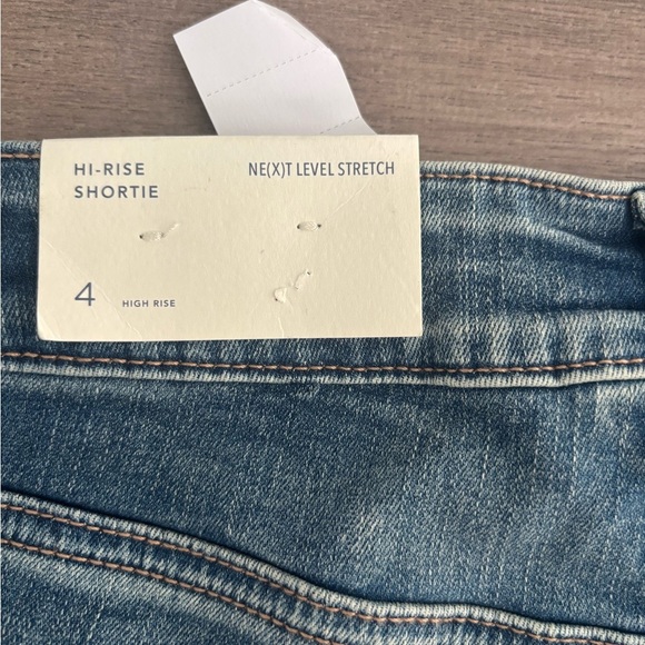 NWT American Eagle women’s Jean shorts Size 4 - Picture 3 of 3